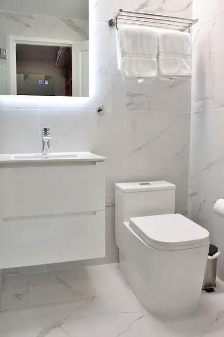 Amazing 2-Bedroom Townhouse Near Eagle Beach Palm Beach