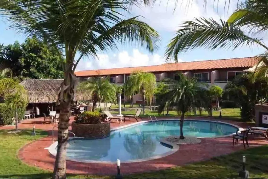 Amazing 2-Bedroom Townhouse Near Eagle Beach Palm Beach